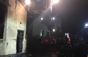 Feuerwehr Essen: FW-E: Brennt Lagerhalle