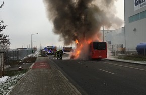 Polizeidirektion Worms: POL-PDWO: Besetzter Linienbus gerät aufgrund technischen Defektes in Brand. Busfahrer kann Schlimmeres verhindern.