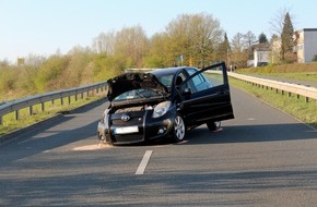 Polizei Mettmann: POL-ME: Zusammenstoß im Gegenverkehr - eine Person schwer verletzt - Haan - 2004030