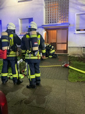 FW-EN: Nächtlicher Küchenbrand - Rauchmelder weckt Bewohner und verhindert Schlimmeres