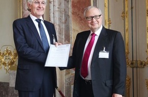 SEW-EURODRIVE GmbH & Co: Martin Kannegiesser mit dem ERNST-BLICKLE-PREIS 2012 geehrt