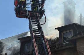 Feuerwehr Frankfurt am Main: FW-F: Personalintensiver Wohnungsbrand in Frankfurt-Gallus