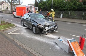 Polizei Mettmann: POL-ME: Schwerer Verkehrsunfall auf der Gerresheimer Straße - Hilden - 2001083