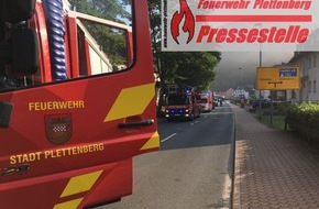 Feuerwehr Plettenberg: FW-PL: OT-Lettmecke. Gasgeruch in Industriebetrieb sorgte für Vollsperrung der Ebbetalstraße.