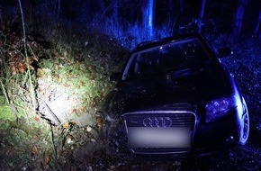 Kreispolizeibehörde Herford: POL-HF: Unerlaubtes Entfernen vom Unfallort - Fahrzeugführer lässt verletzten Beifahrer zurück