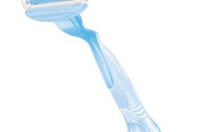 Gillette Deutschland: Seidenglatte Beine mit dem Venus ProSkin / Der Gillette Venus ProSkin MoistureRich[TM] pflegt die Haut schon bei der Rasur (mit Bild)