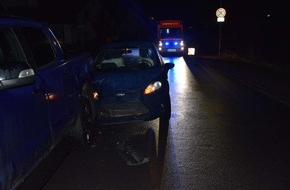 Kreispolizeibehörde Herford: POL-HF: Unfall - Junge Fahrerin fährt parkendem Fahrzeug auf