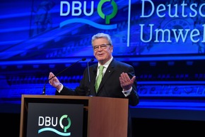 Gauck: &quot;Mit Beharrlichkeit, Ideenreichtum und Weitblick andere Menschen ermutigt&quot; (FOTO)