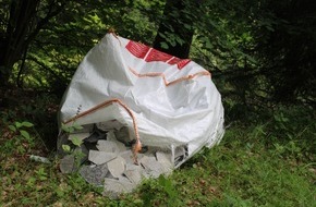 Kreispolizeibehörde Siegen-Wittgenstein: POL-SI: Asbestplatten im Wald entsorgt - #polsiwi