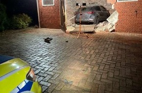Polizeiinspektion Cuxhaven: POL-CUX: Verkehrsunfallflucht mit hohen Sachschaden in Uthlede (Foto im Anhang)