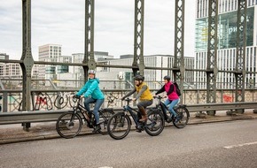 ADAC SE: ADAC e-Ride: 10 Praxistipps fürs E-Bike in der kalten Jahreszeit / E-Bikes sind auch im Herbst und Winter praktische Fortbewegungsmittel / Gute Ausrüstung und erhöhte Aufmerksamkeit erforderlich