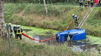 Kreisfeuerwehr Rotenburg (W&uuml;mme): FW-ROW: PKW st&uuml;rzt in den Oste-Hamme-Kanal - Fahrer bleibt unverletzt