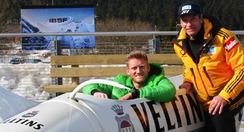 Brauerei C. & A. VELTINS GmbH & Co. KG: André Schürrle fährt Taxibob: Vom Fußballplatz direkt in den Eiskanal