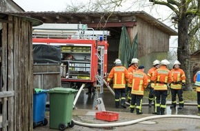 Kreisfeuerwehrverband Calw e.V.: KFV-CW: Dachstuhlbrand von Feuerwehr schnell unter Kontrolle - 
Geringer Sachschaden - Keine Verletzten