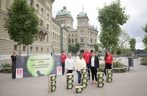 HEKS - Hilfswerke der Evang. Kirche / EPER - L'Entraide Protestante Suisse: HEKS überreicht Parlament Petition zur Sozialhilfe