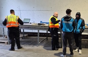 Hauptzollamt Erfurt: HZA-EF: Zoll pr&uuml;ft Kurier- und Paketdienstleister in Th&uuml;ringen und S&uuml;dwestsachsen / &Uuml;ber 300 Arbeitnehmerinnen und Arbeitnehmer kontrolliert