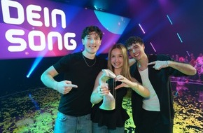 KiKA - Der Kinderkanal ARD/ZDF: Rina (14) und Aki (18) aus Herzogenaurach triumphieren live im "Dein Song"-Finale und sind "Songwriter des Jahres" 2026! / Stimmungsvoller Song "Without You" &uuml;berzeugt das Publikum