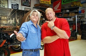 ProSieben: Late-Night-König Jay Leno zeigt Jumbo Schreiner in "Galileo" seine automobilen Schätze