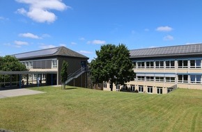 Energie- und Klimaschutzagentur Rheinland-Pfalz GmbH: Landkreis Bernkastel-Wittlich &uuml;bernimmt Photovoltaikanlage auf der Gesamtschule in Morbach
