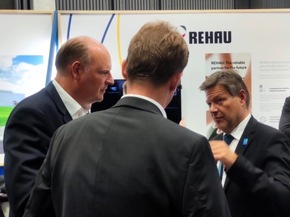 REHAU präsentiert sich auf URC 2024 in Berlin vernetzt, engagiert und entschlossen.