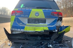 Polizeiinspektion Osnabrück: POL-OS: Wallenhorst/B68: Absichernden Streifenwagen übersehen - zwei Leichtverletzte