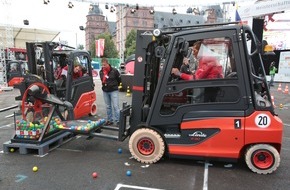 Linde Material Handling GmbH: Erste Weltmeisterschaft der Staplerfahrer (FOTO)