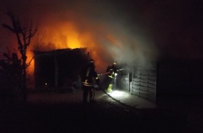Feuerwehr Dortmund: FW-DO: 26.04.2020 Brand zweier Gartenlauben in Kirchlinde
