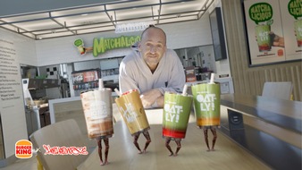 BURGER KING Deutschland GmbH: Matchalicious bei Burger King&reg; Deutschland/ Hati Hati Mas setzt den Oatly Iced Matcha Strawberry zum Start der Sommerdrinks in Szene