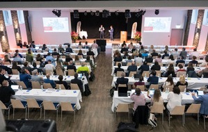 Graubünden Ferien: graubünden Tourismustag 2024 in Arosa: KI und Nachhaltigkeit eröffnen Chancen