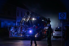 FW LK Neunkirchen: Feuerwehr rettet Meerschweinchen aus brennendem Haus