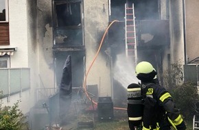 Feuerwehr Bergisch Gladbach: FW-GL: Vollbrand eines Reihenhauses im Stadtteil Schildgen von Bergisch Gladbach