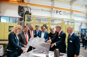 SGL Carbon SE: SGL Carbon/Pressemitteilung: Neue Fertigungskonzepte für CFK-Bauteile in Serie - Fiber Placement Center (FPC) am SGL Carbon-Standort in Meitingen offiziell eröffnet