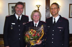Landesfeuerwehrverband Schleswig-Holstein: FW-LFVSH: Verdienste um Frauenarbeit in der Feuerwehr gewürdigt