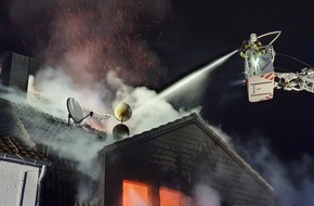 Feuerwehr Dorsten: FW-Dorsten: +++ Dachstuhlbrand am frühen Morgen +++