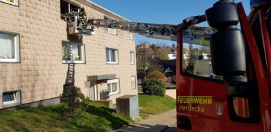 Feuerwehr Herdecke: FW-EN: Drehleiterrettung - Feuerwehr und Rettungsdienst arbeiten Hand in Hand!