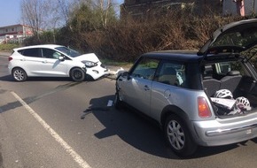 Polizei Aachen: POL-AC: Zwei Verletzte nach Verkehrsunfall - Polizei sucht Unfallfahrer