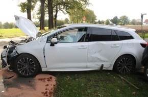 Polizei Minden-Lübbecke: POL-MI: Zusammenstoß im Kreuzungsbereich - Zwei Verletzte nach Unfall