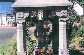 Kreispolizeibehörde Kleve: POL-KLE: Bedburg-Hau - Buddha-Figur entwendet: Zeugen im Rahmen der Ermittlungen gesucht