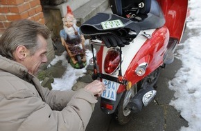 HUK-COBURG: Tipps für den Alltag / Farbe wechsel Dich / Neue Kennzeichen für Mofas, Mopeds und Co. (mit Bild)