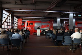 FW-GL: Erfolgreicher Abschluss, neue Laufbahnen und langjährige Treue: Feuerwehr Bergisch Gladbach feiert zahlreiche Ehrungen und Ernennungen