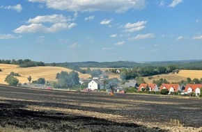 Feuerwehr, Katastrophenschutz und Rettungsdienst Rheingau-Taunus-Kreis: FW Rheingau-Taunus: Flächenbrand bei Bad Schwalbach: Großbrand kurz vor Wohnhäusern aufgehalten - weitere Flächenbrände im Rheingau-Taunus-Kreis