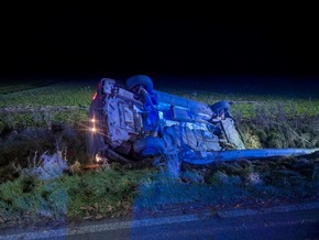 POL-STD: Außenbordmotor in Stade entwendet, Bei Parkmanöver Auto in Stade beschädigt - Polizei sucht Zeugen, VW-Bus auf der Autobahn ausgebrannt, 76-jähriger Autofahrer bei Unfall schwer verletzt