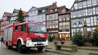 Freiwillige Feuerwehr Celle: FW Celle: Person in Maschine; Rauchgeruch in Fachwerkhaus; Brandalarm in Oberschule - Drei Einsätze innerhalb einer Stunde in Celle
