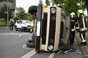 Polizei Mönchengladbach: POL-MG: 2 Schwerverletzte bei Verkehrsunfall am Bunten Garten