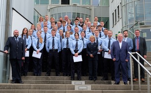 Polizei Rheinisch-Bergischer Kreis: POL-RBK: Rheinisch-Bergischer Kreis - Kreispolizeibehörde begrüßt 36 neue Polizistinnen und Polizisten