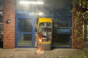 Polizei Mettmann: POL-ME: Kassenautomat vor Parkhaus gesprengt - die Polizei ermittelt - Langenfeld - 2312025