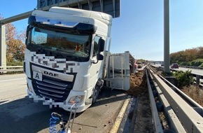 Verkehrsdirektion Mainz: POL-VDMZ: Umgekippter LKW auf der BAB61 - 20 Tonnen Sand auf der Fahrbahn