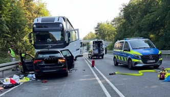 Feuerwehr Paderborn: FW Paderborn: Verkehrsunfall auf der B1n fordert zwischen den Ausfahrten Diebesweg und Sch&uuml;tzenstra&szlig;e ein Todesopfer