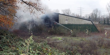 Polizei Duisburg: POL-DU: Alt-Walsum: Tennishalle ausgebrannt - Polizei sucht Zeugen und Eigentümer