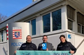 Polizeipr&auml;sidium Mittelhessen - Pressestelle: Mittelhessen: WETTERAUKREIS: + Friedberger Polizei &uuml;bergibt Spende an den Wei&szlig;en Ring +